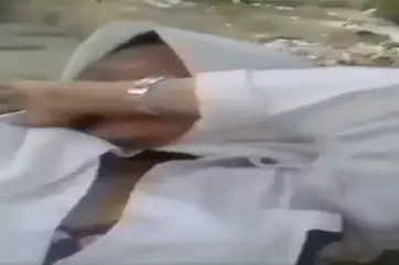Bokep Ngewe Gadis SMA di Batu Sungai Jembutnya Sudah Lebat