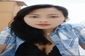 Live Show Indo Panas Host Cantik Goyang Sange